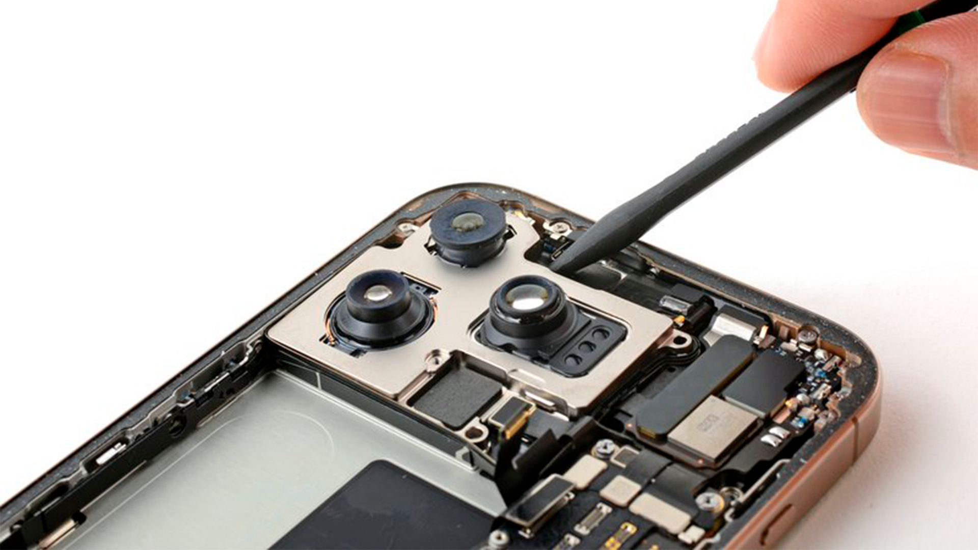 📸 Reemplazo  cámara trasera en iPhone 16 Pro Max – Galaxy Tech